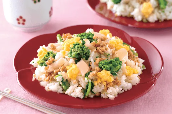 菜花と卵、鶏そぼろの混ぜご飯